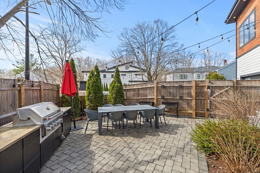 706 Saw Mill Brook Pkwy, Newton Center