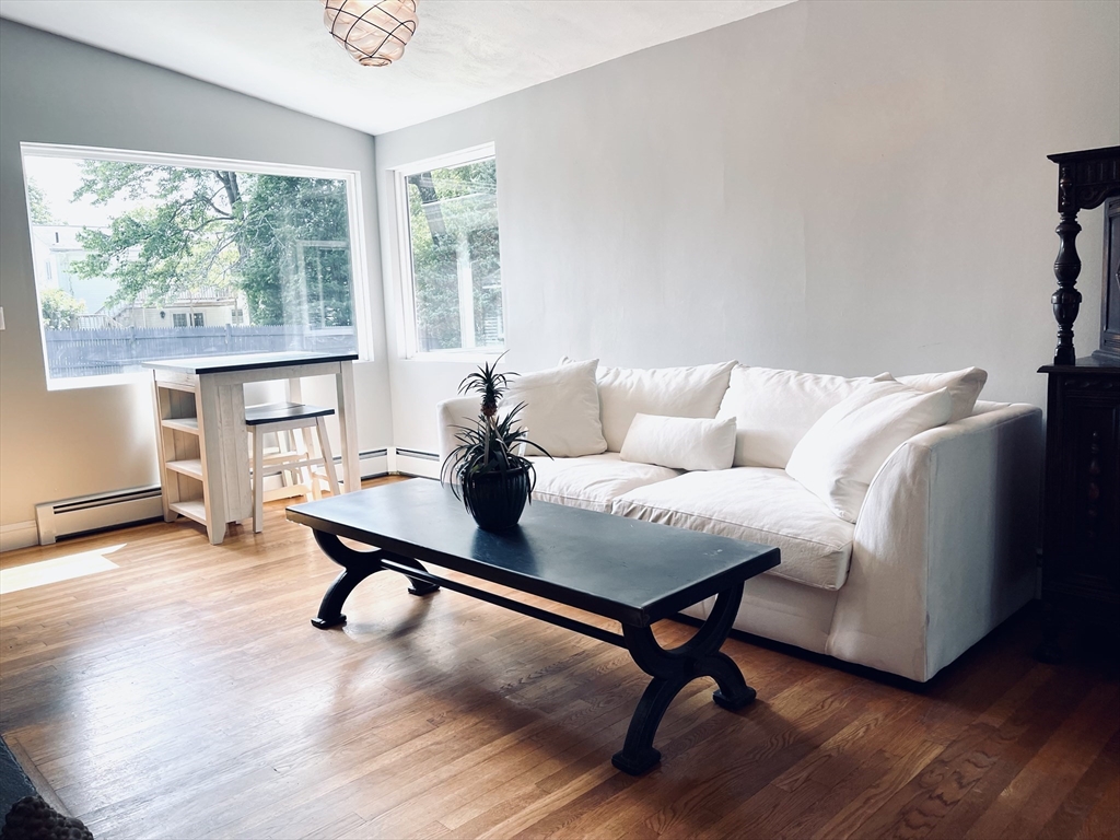 34 Hillside Dr, Shrewsbury