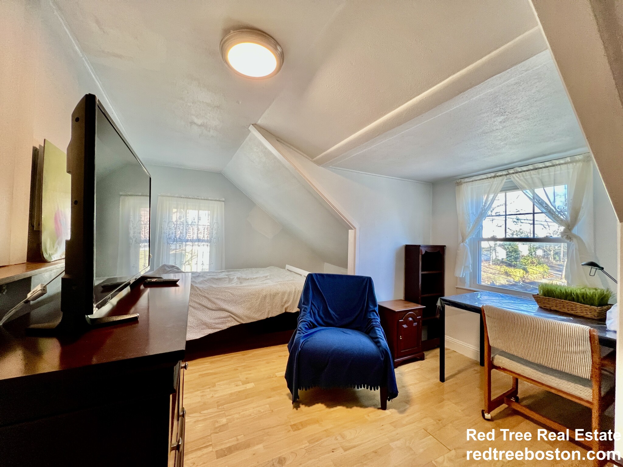 55 Woodcliff Rd, Newton Highlands