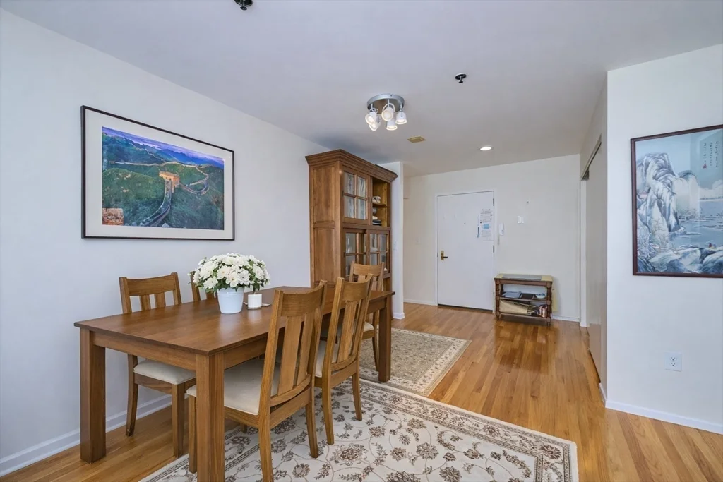 950 Massachusetts Ave, Harvard Square