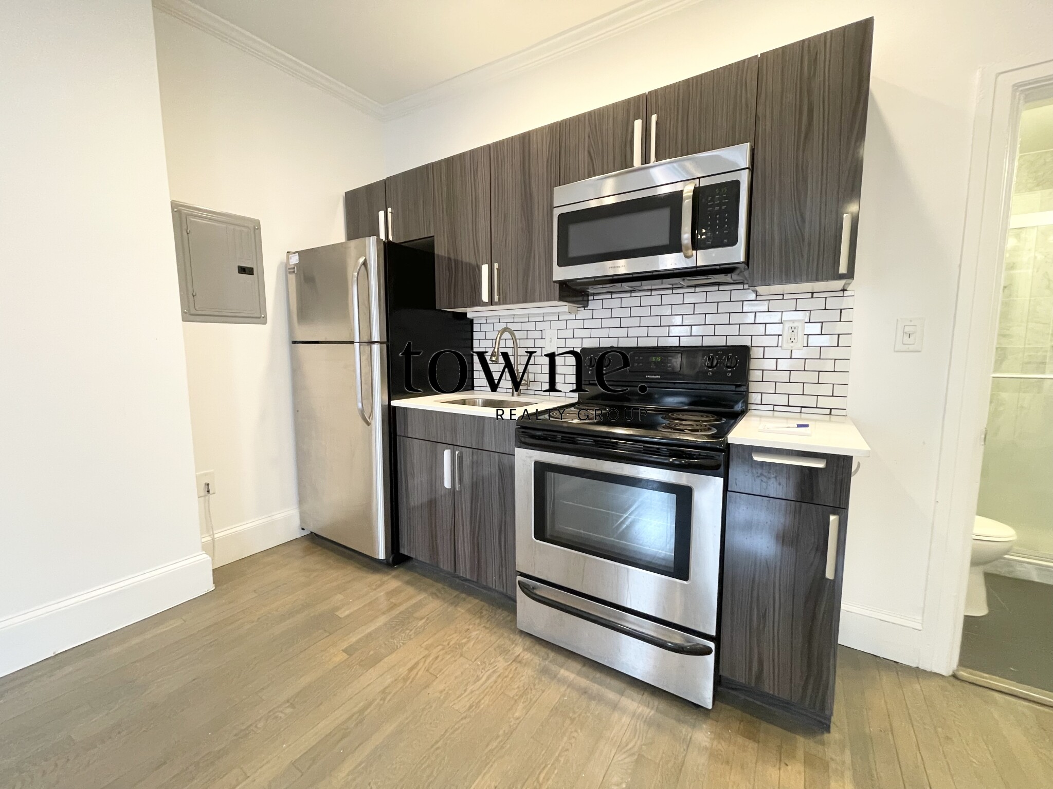 225 Newbury St, Back Bay