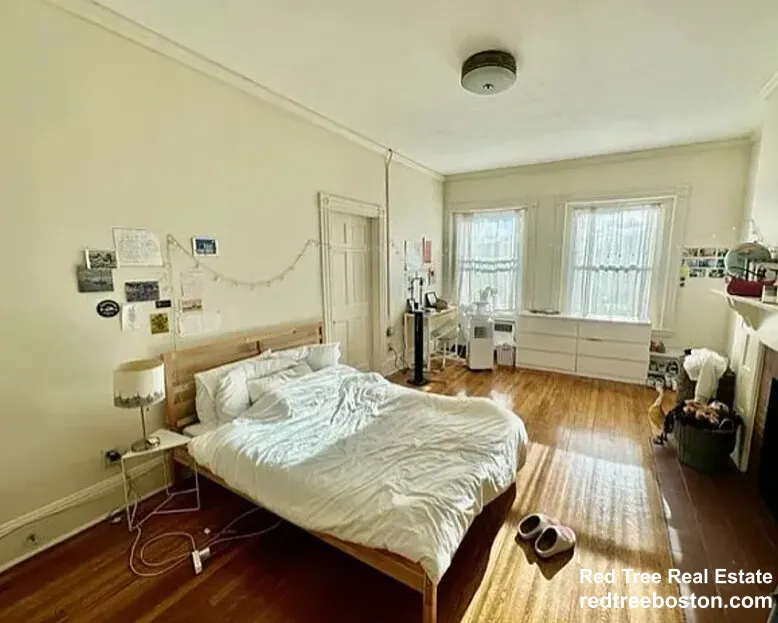 912 Beacon St, Fenway