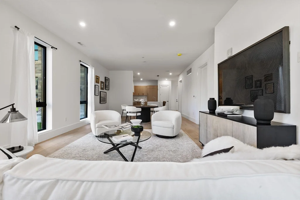 1114 Beacon St, Newton Center