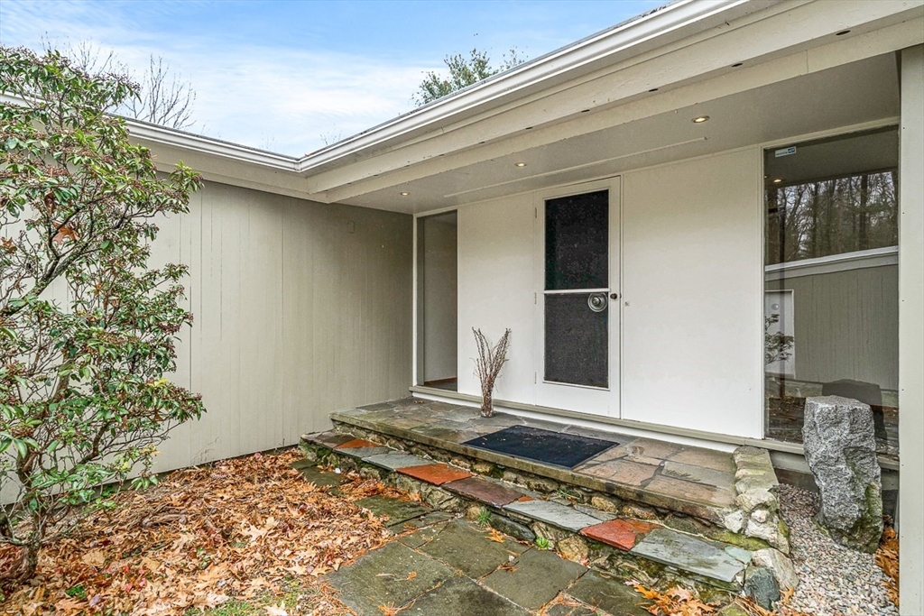 583 Gay St, Westwood