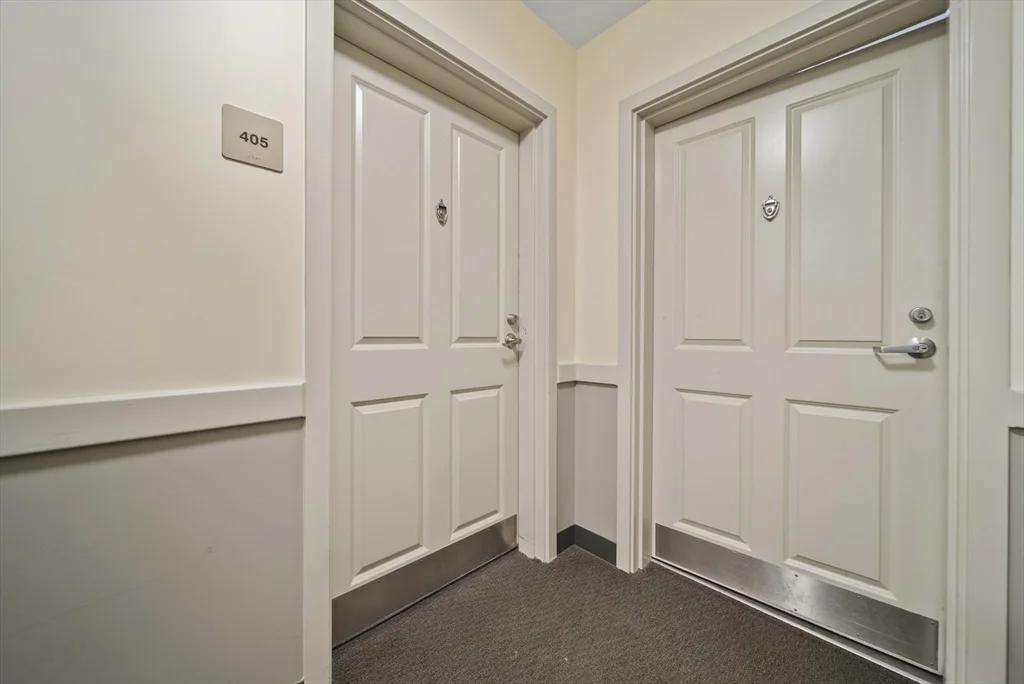24 Cobblestone Ln, West Gloucester