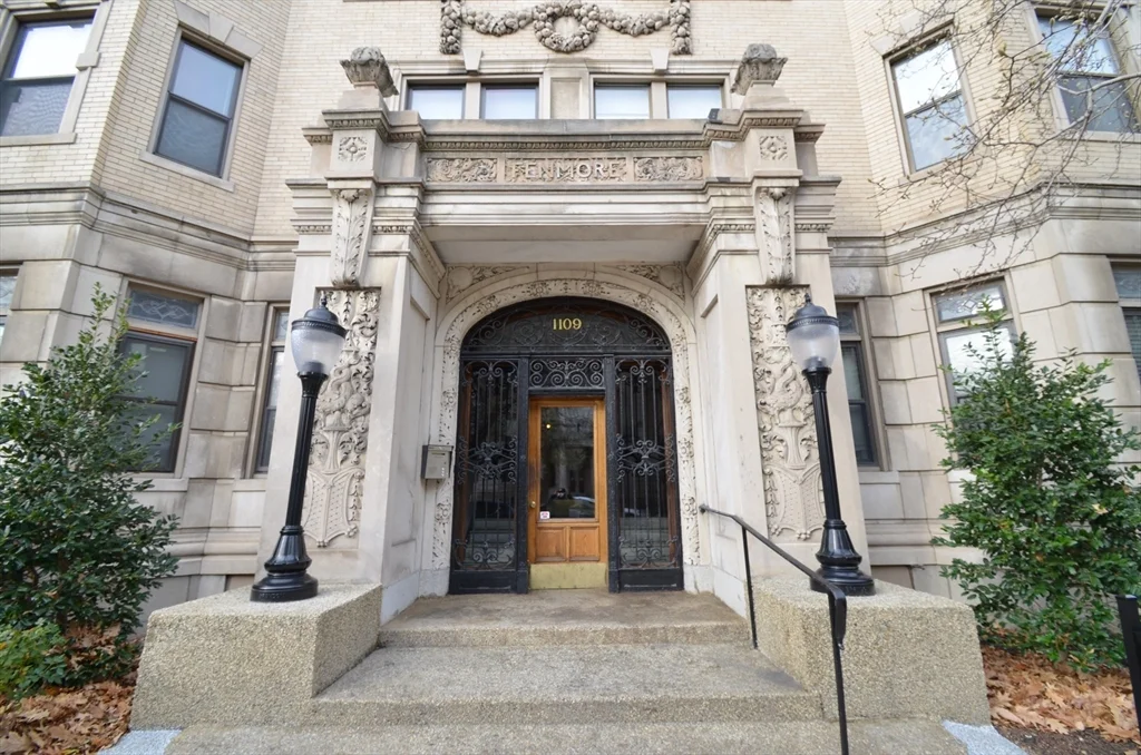 1109 Boylston St, Fenway