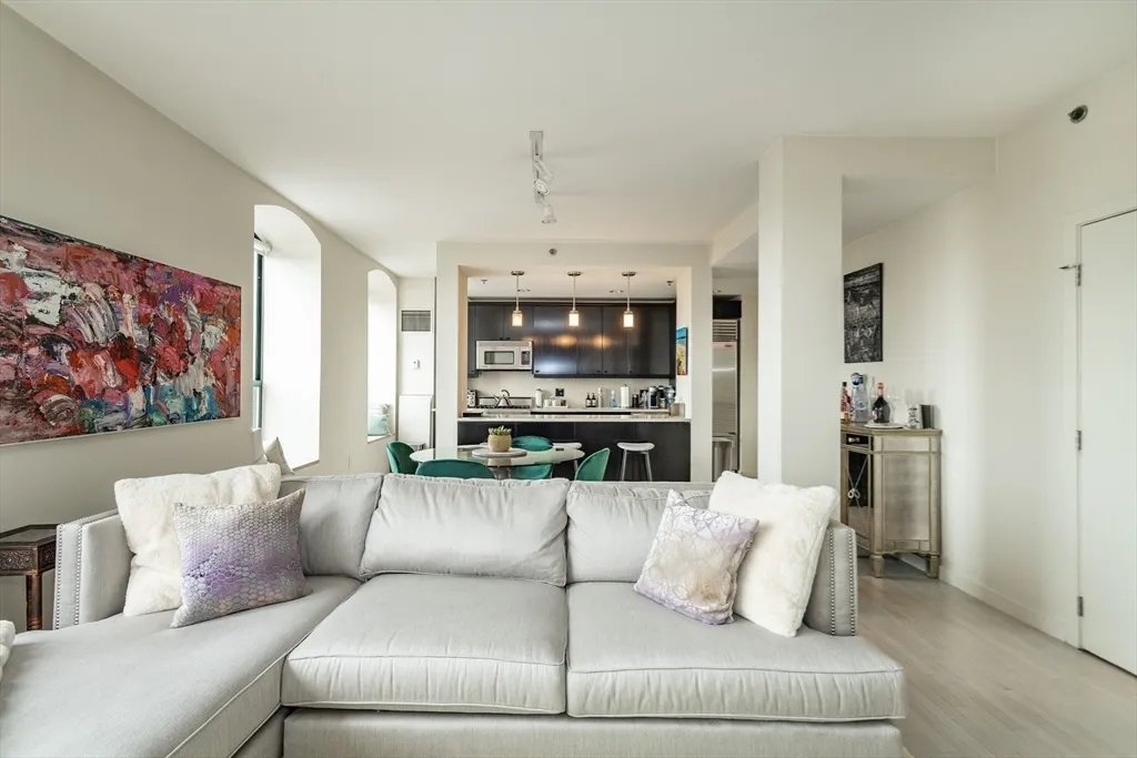 755 Boylston St, Back Bay