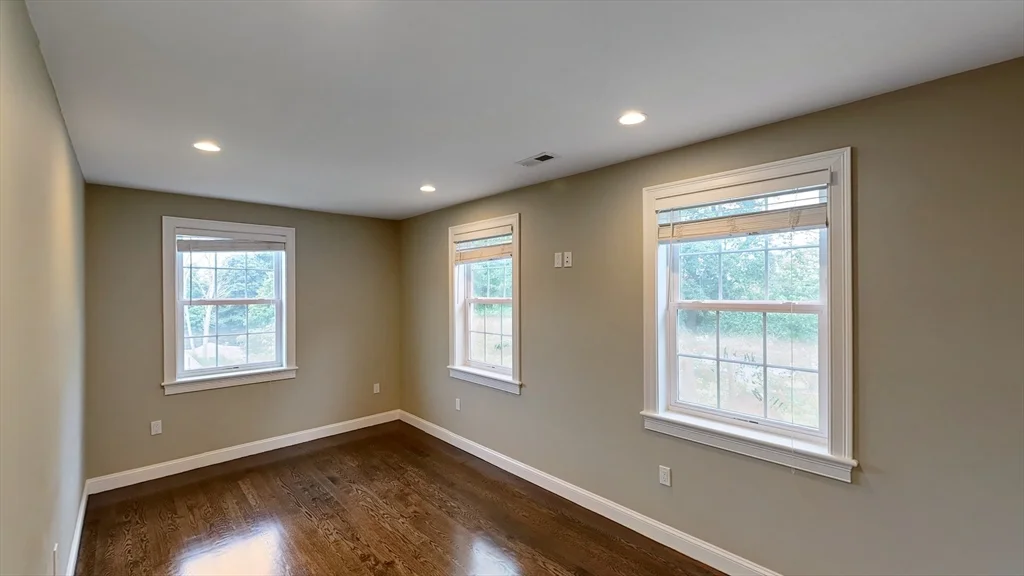 78 Nahanton Ave, Blue Hills