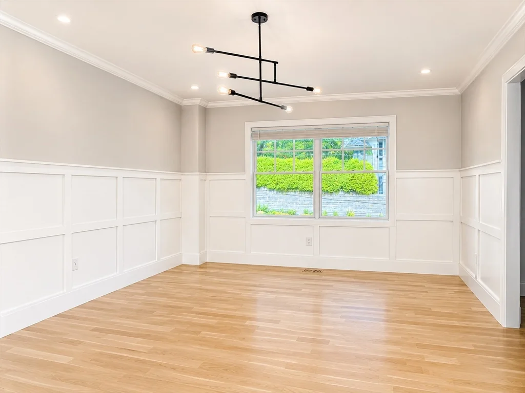 2 Summit Rd, Wellesley