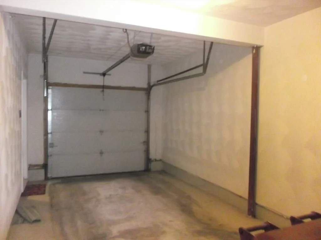 933 Varnum Ave, Lowell