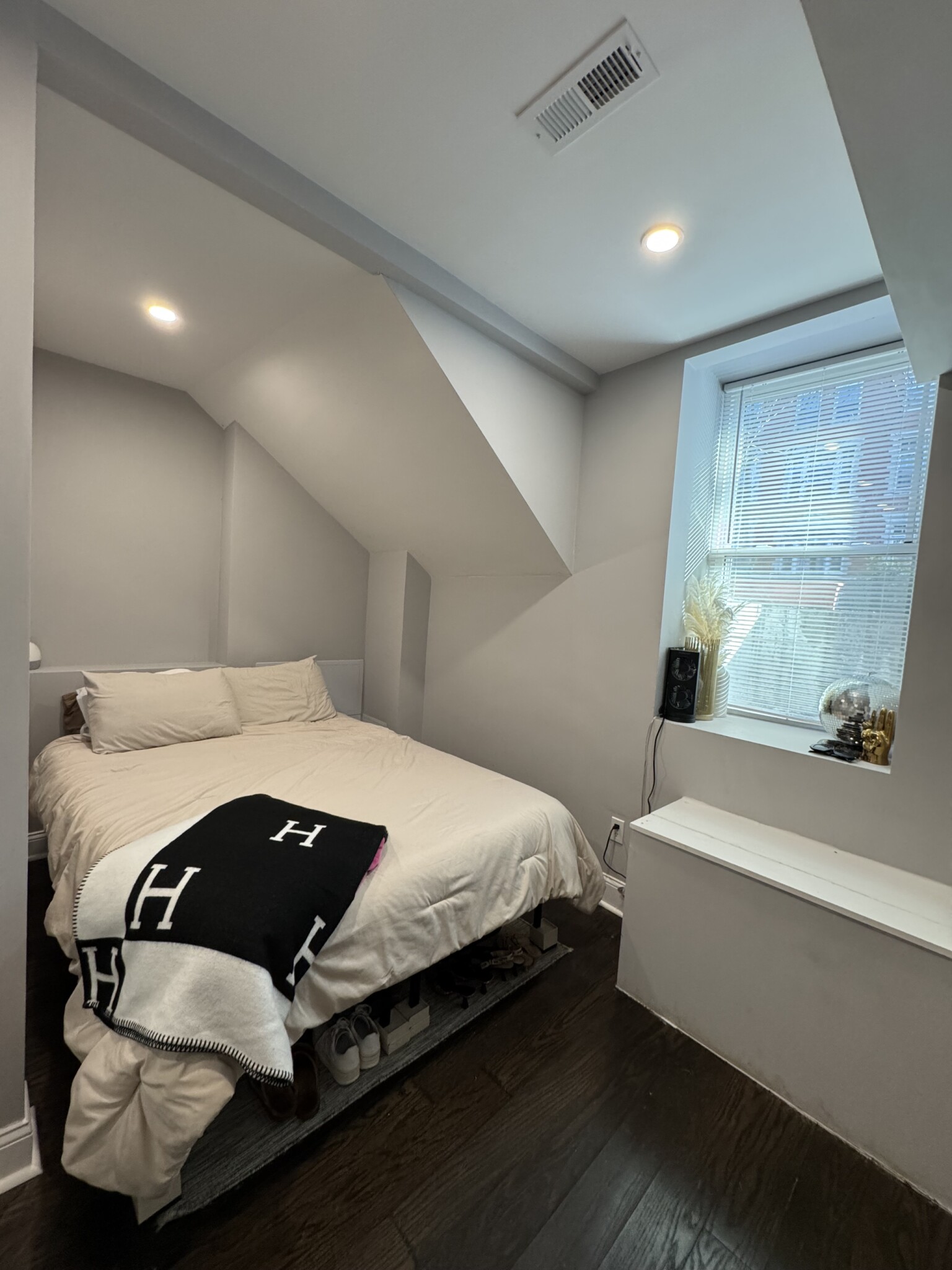 7 Strathmore Rd, Brookline