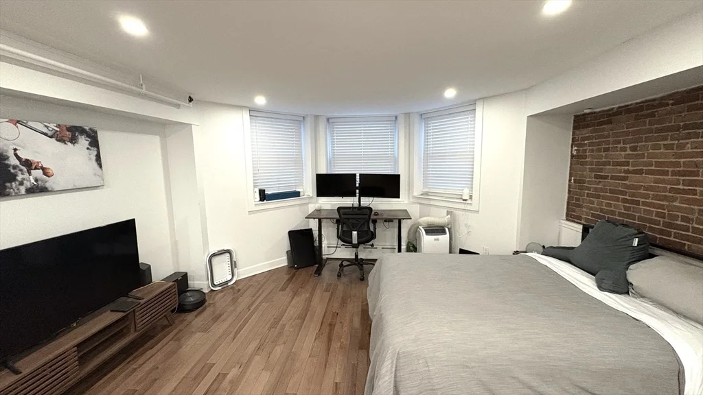 144 Commonwealth, Back Bay