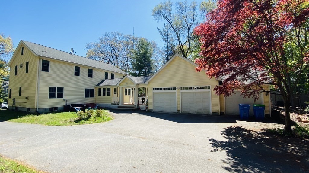 29 Burke Ln, Wellesley