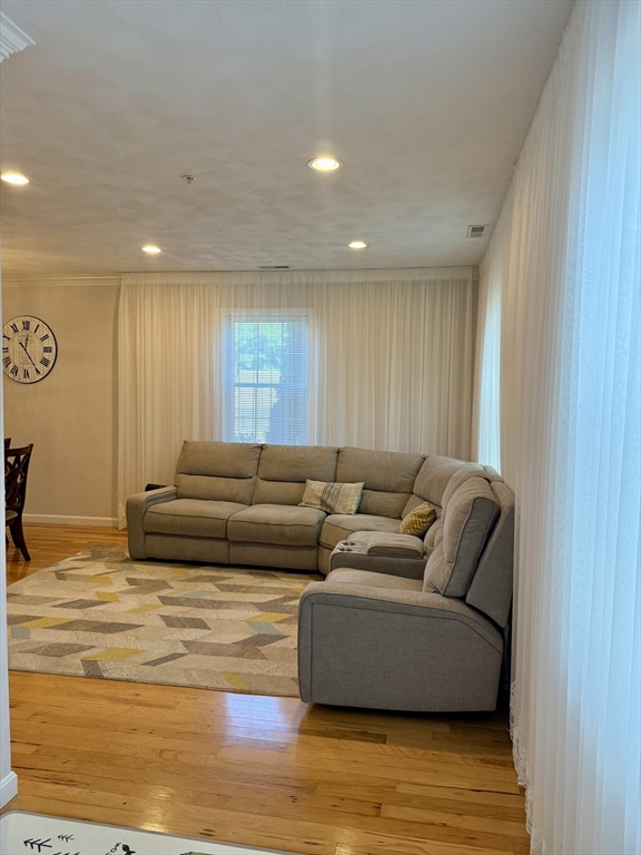 18 Dale St, Ballardvale