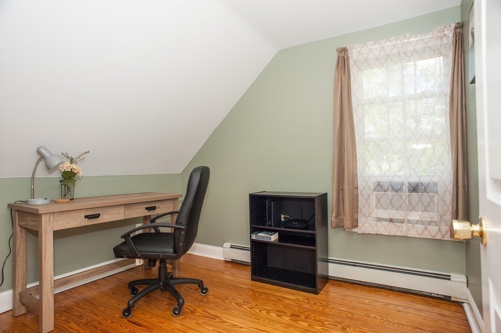 123 N Main St, Uxbridge