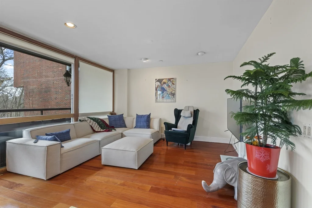 241 Perkins St, Jamaica Plain