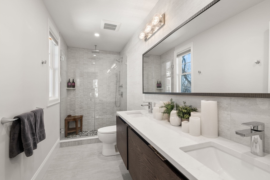 3 bed, 2.5 bath apartment for rent at 14 Norumbega St Unit 14, Strawberry Hill — photo 17 of 19