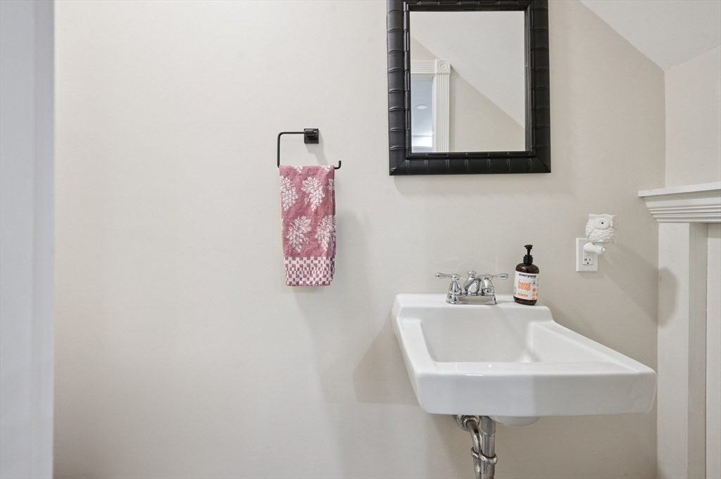 330 Sterling St, West Boylston