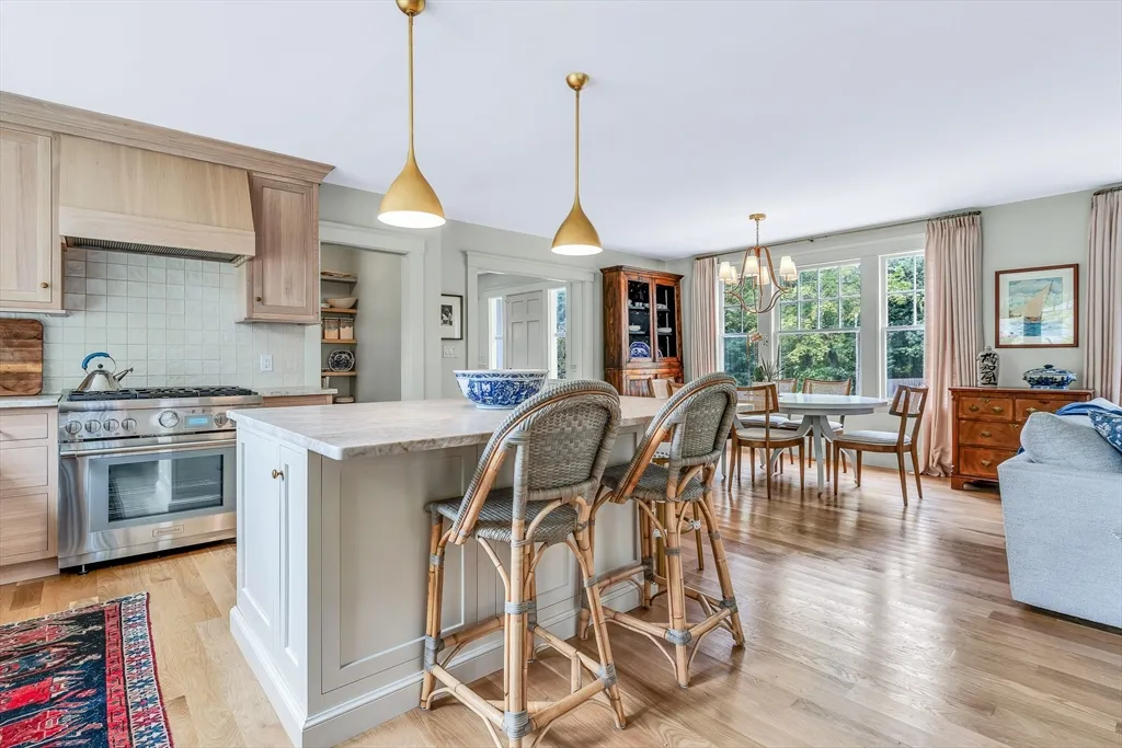 17 Atlantic Ave, Cohasset