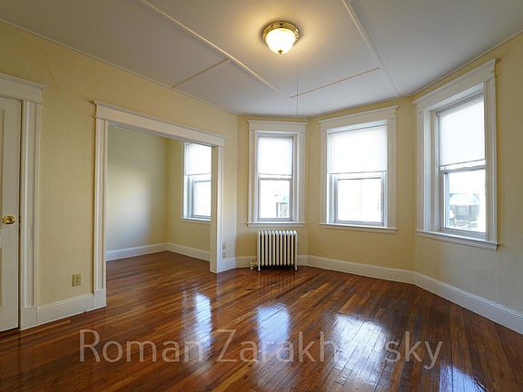 Studio bed, 1 bath apartment for rent at 221 Kelton Unit 2, Allston — photo 1 of 12