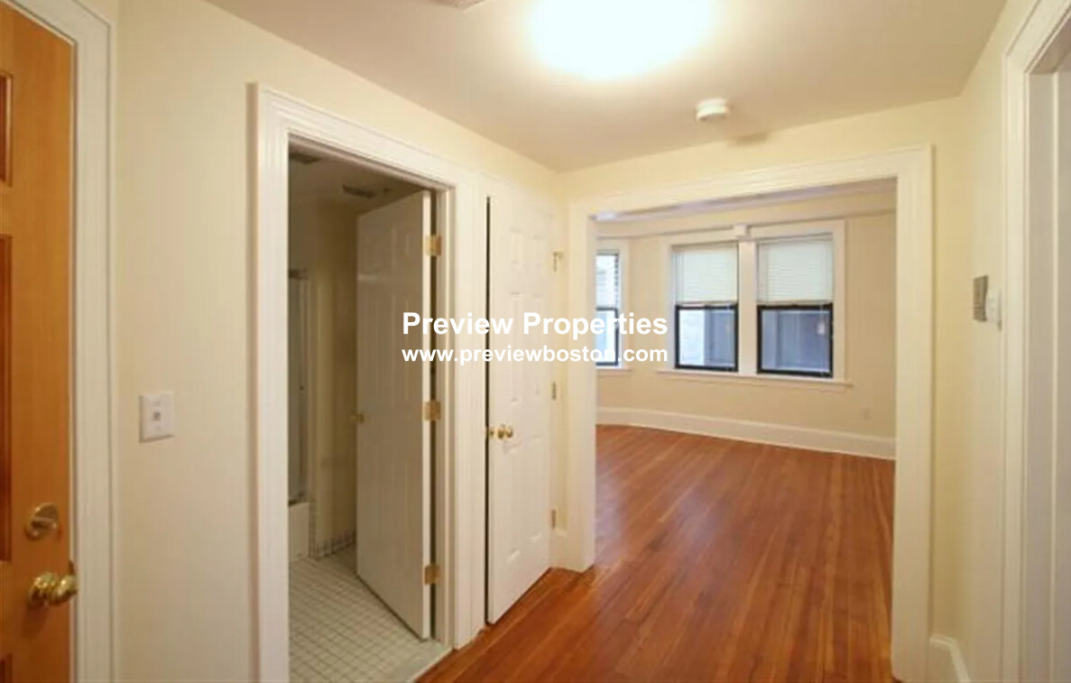 881 Massachusetts Ave, Mid Cambridge