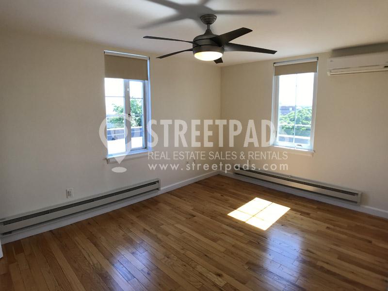 60 Brattle St, Harvard Square