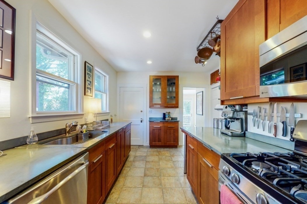 150 Lakeview Ave, West Cambridge