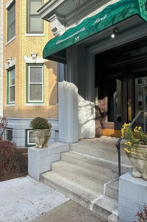 88 Gordon St, Allston