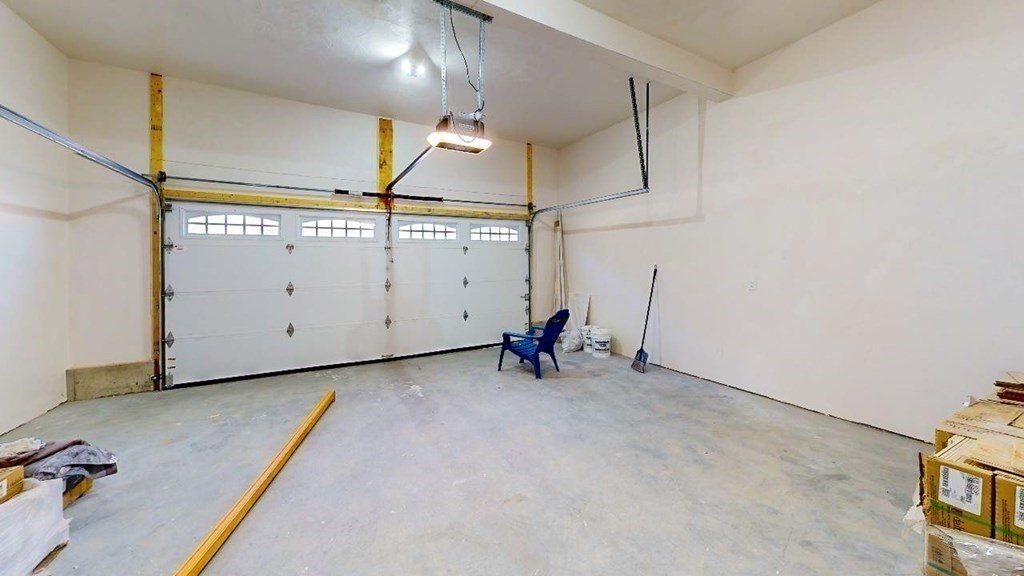 12 Kiara Dr, Worcester