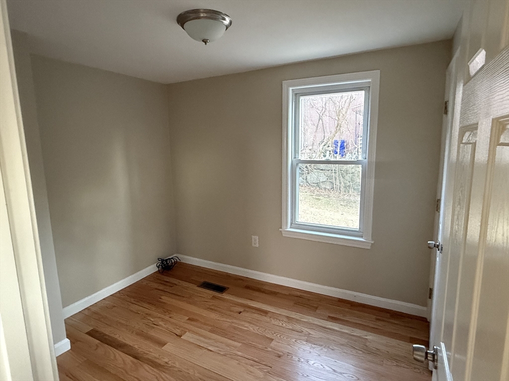 6 Claflin Pl, Hopkinton