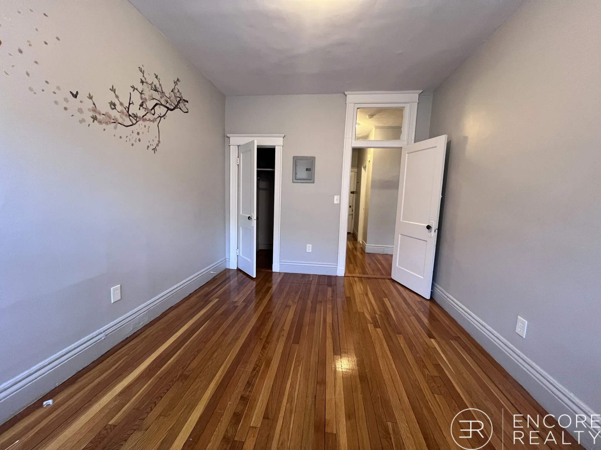 376 Riverway, Mission Hill