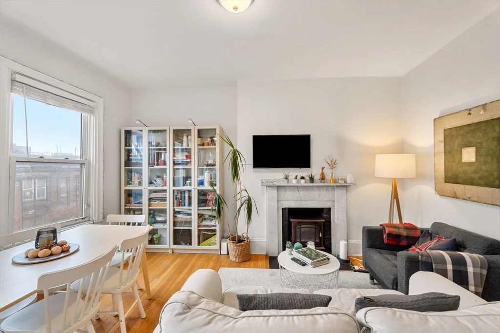 62 West Cedar St, Beacon Hill