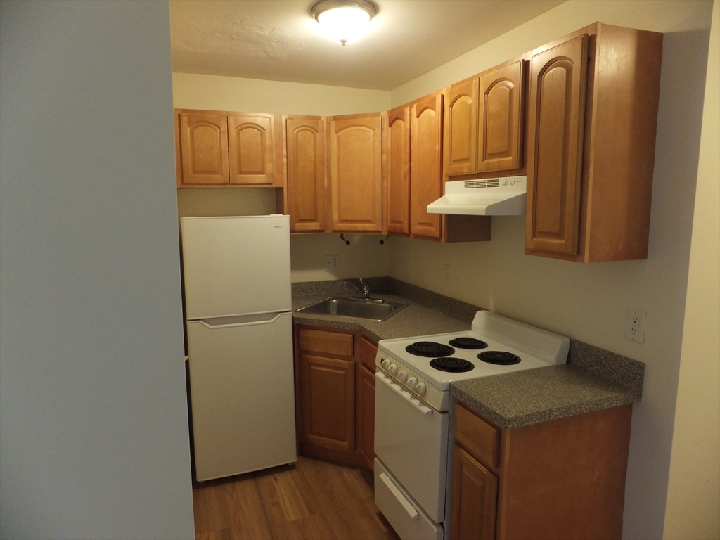 1581 Commercial St, Weymouth