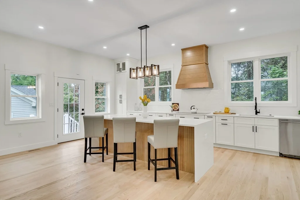 22 Estabrook Rd, Lexington