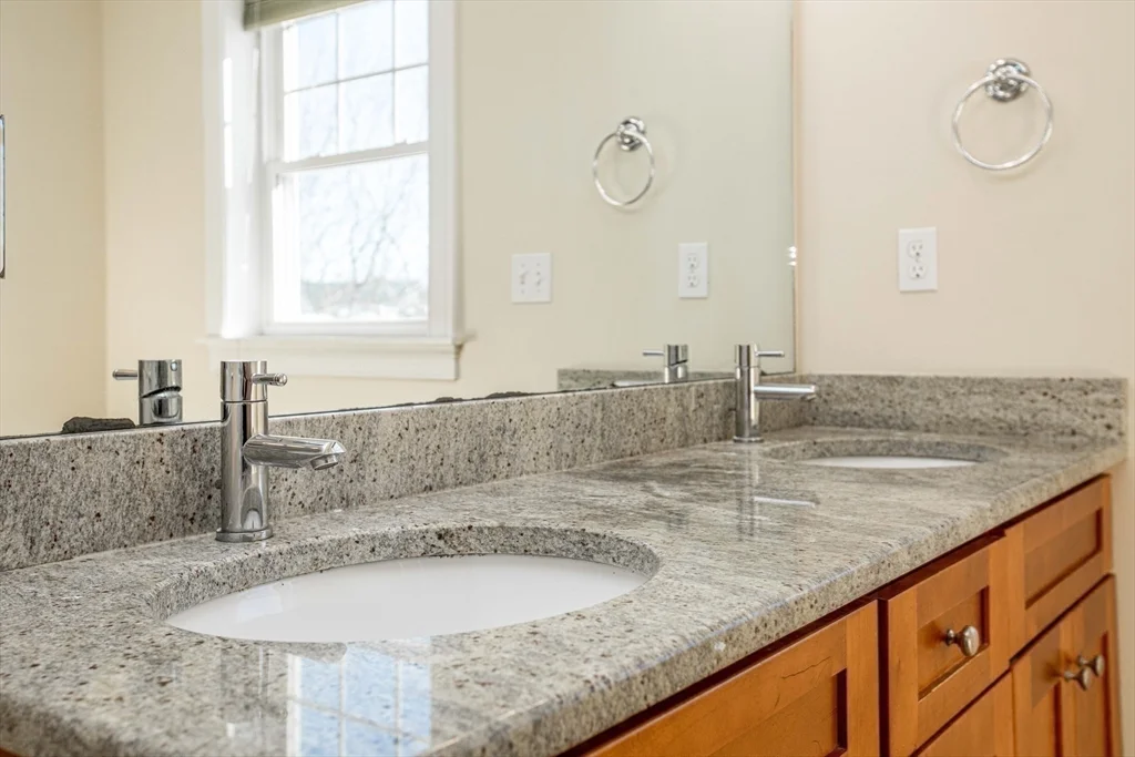 8 Summer Hill Circle, Arlington