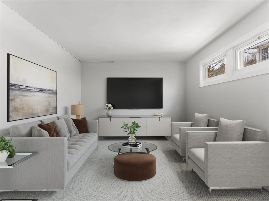 28 Crestview Dr, Westborough