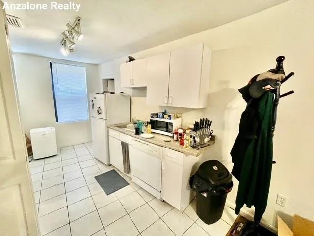 11 Charter St, North End