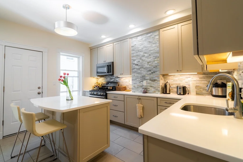 4 Hardwick St, Cambridgeport