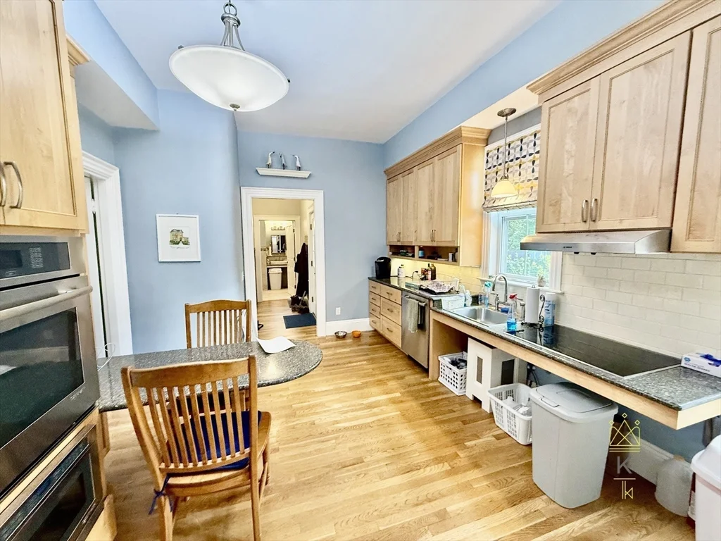 77 Fair Oaks Ave, Newton