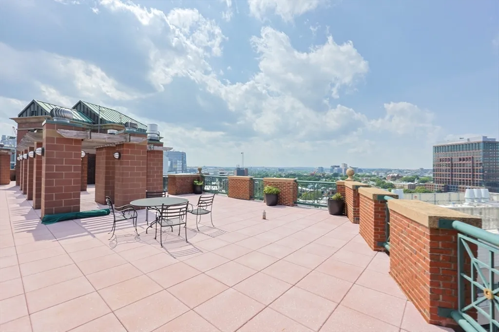 10 Rogers St, East Cambridge