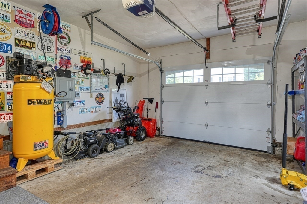 85 Roosevelt Rd, Medford