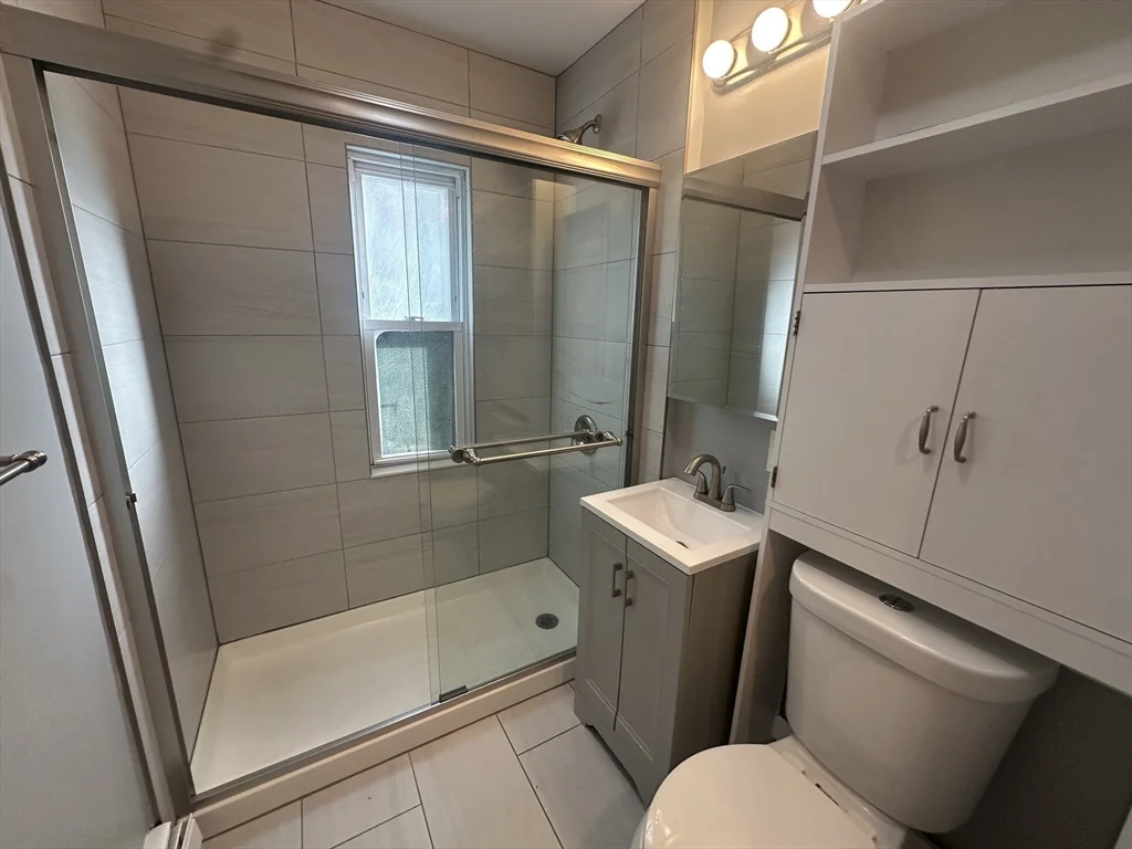 118 Gladstone St, East Boston