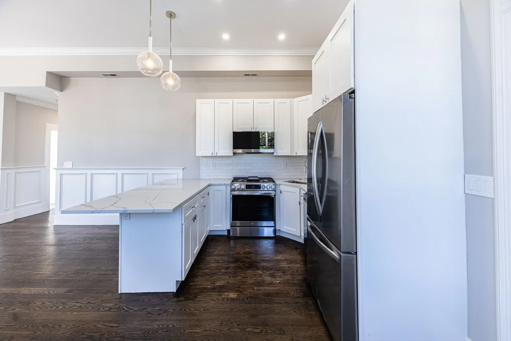 85 Regent St, Roxbury