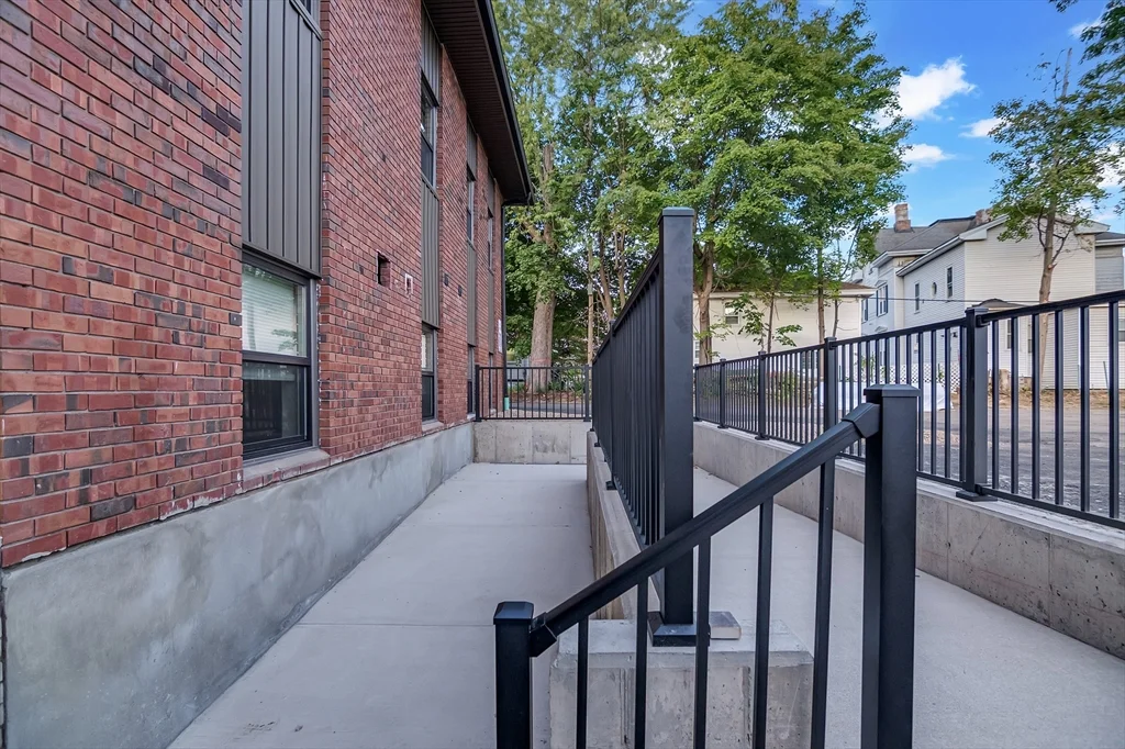 70 Court St, Westfield