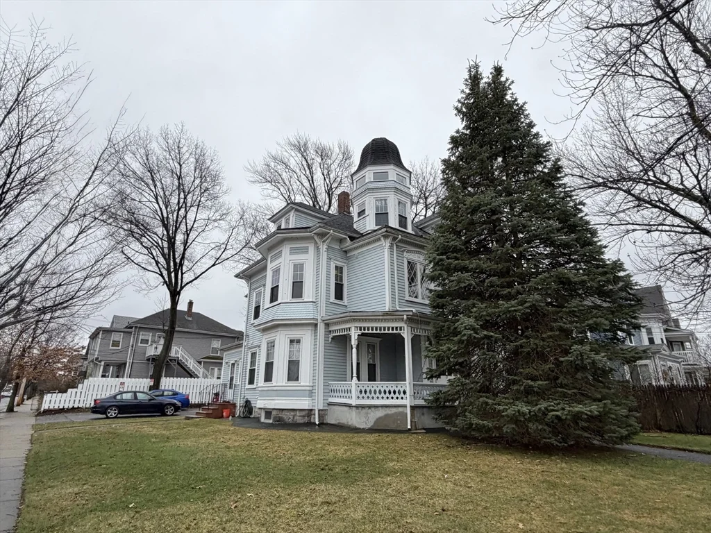 786 Moody St, Waltham