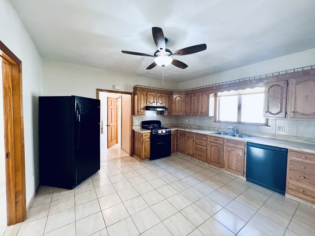 34 Medford St, Medford