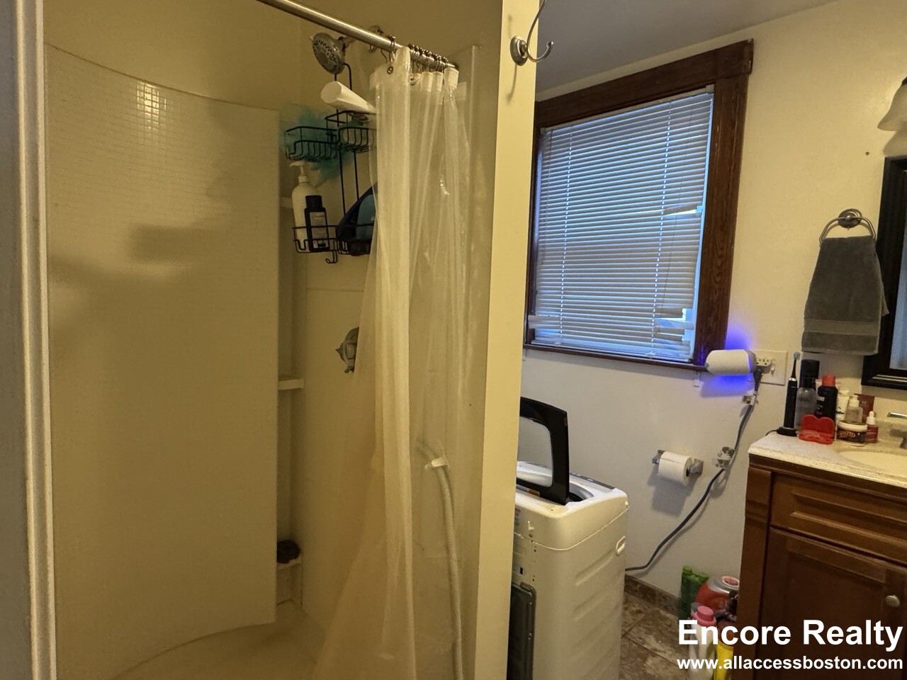 331 Faneuil St, Oak Square