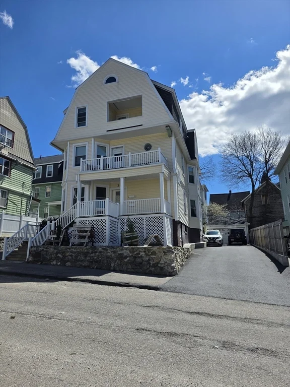 2 Hillside St, Worcester