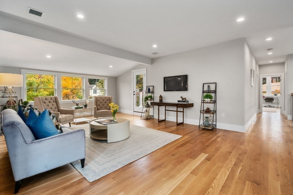 96 Verndale St, North Brookline