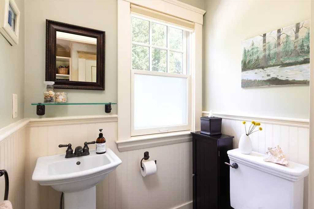 160 Allen Ave, Waban